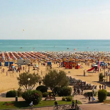 Recharge In Our Relaxing Flat - Beahost Apartament